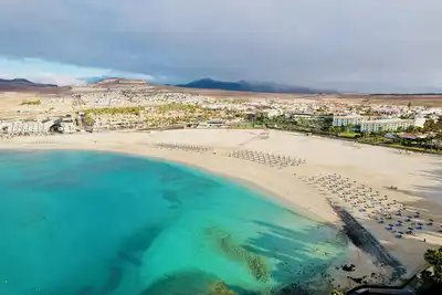 Image de Prime Location: Beach, Dining, and Fun Just Steps Away!