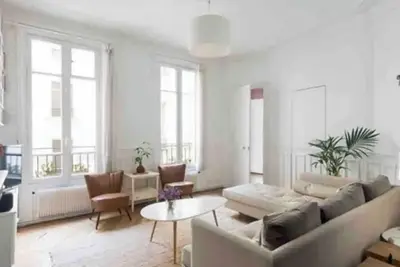 Image de Appartement Haussmannien 80m2, 2 Chambres, Calme et Lumineux, 5min Gare du Nord
