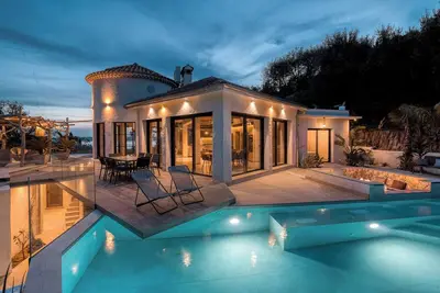 Image de Villa Neuve vue mer à Pramousquier Face au Cap Nègre, piscine chauffée