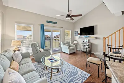 Image de Walking distance to the beach, the Whale’s Tail & Pompano Beach!