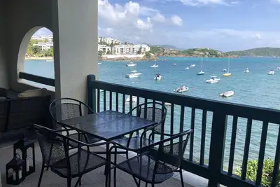 Image de Beachfront Cowpet Bay West 2br/2ba with King Beds, Generator, Pool