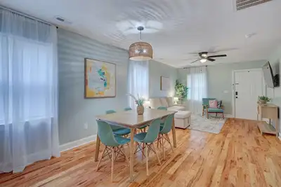 Image de Bright Coastal Bungalow: firepit, kid friendly, walk to Castle Street & downtown