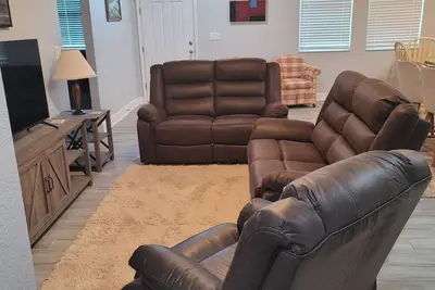 Image de Convenient Home Away From Home near Ybor & Downtown Tampa 10-15 minutes;