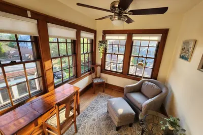 Image de Charming Eastside duplex apartment with balcony bordering Uwm
