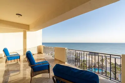 Image de Luxury Condo Fully Furnished Balcony C-30608