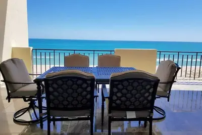 Image de Luxury Condo with furnished balcony, C30707