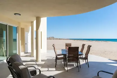 Image de Beachfront Home Spacious fully equipped V-15