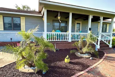 Image de Brown’s Island Getaway- Pet Friendly & Close to beach & town!