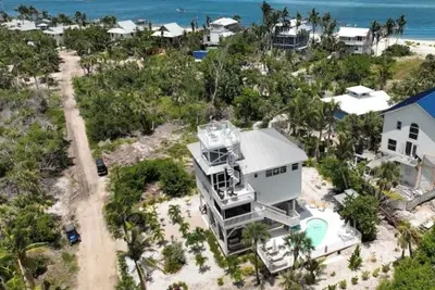 Image de Gorgeous Island Beach Home 4 Brs/Private Pool/Tiki/360 Island Views/Pet Friendly