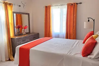 Chillax Portmore. Centrally located, beaches and  restaurants close by.