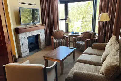 Image de Everline Resort & Spa: Deluxe Two-Bedroom Penthouse\nSki In/Out, Golf, Spa, Pool