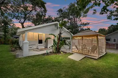 Image de One bedroom 1️⃣ bath bungalow located n the charming Lake Morton Historic District