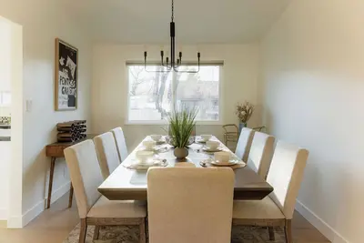 Image de New! Chic+Cozy, Sleeps 10, King Bed, Work Desk, Tahoe 30 min, Mt Rose Ski 20 min