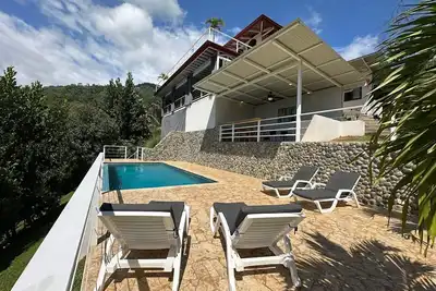 Image de Magnificent jungle hideaway with infinity pool near beach