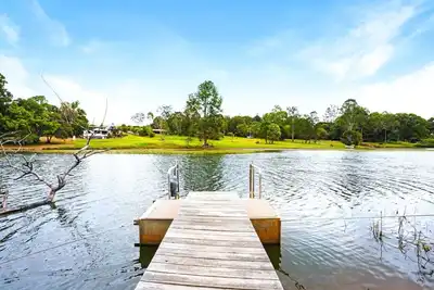 Image de Oleander Escape Lake Front Retreat