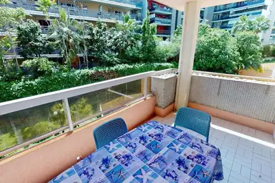 Image de Studio avec Terrasse, Piscine, Proche Plages et Commodités
