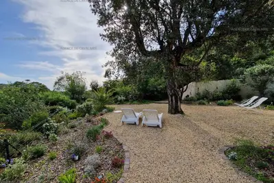 Image de Maison avec jardin et terrasses à Cavalaire, calme et équipements modernes