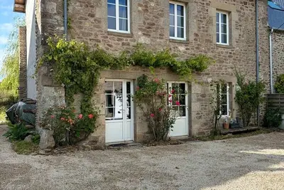 Image de Maison de Caractère Dans Hameau au Calme! \n 3 Chambres, 2 Sdb