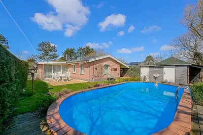 Image de Villa Springtij: Spacious vacation home with private pool near the beach in Julianadorp aan Zee