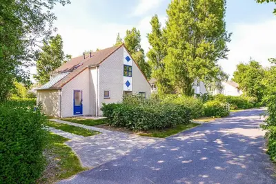 Image de Villa Zeewind: Homely and attractive adult only vacation home with sauna and spacious garden in Julianadorp aan Zee