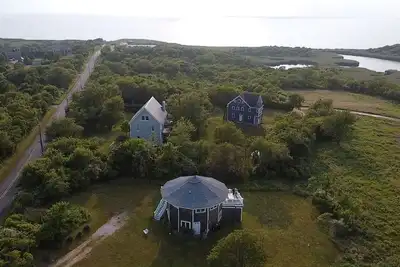 Image de Block Island Home - 4 Bedroom home on West Beach Road w/ Panoramic Ocean Views