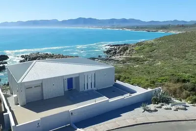 Image de New spectacular villa by the sea \nWhale watching from the terrace