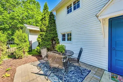 Image de Charming Lake Geneva Coach House with Garden Patio!