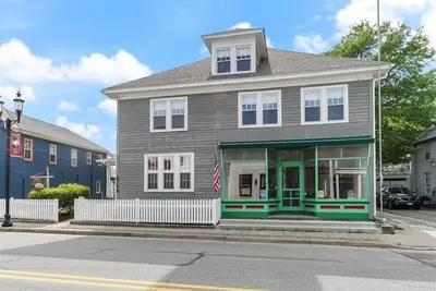 Image de Grand home located right on Main St, walk to Chesapeake Bay & great restaurants