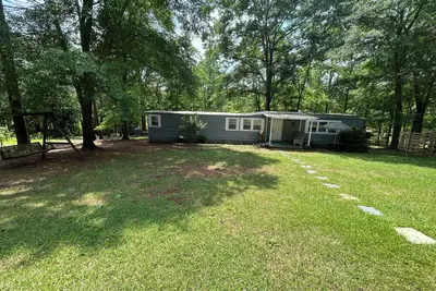 Image de Cozy waterfront property near Hartwell lake.