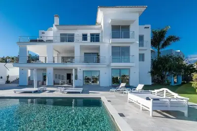 Image de Luxury Holiday Villa El Paraiso Alto, Benahavis, Marbella 10 bedrooms