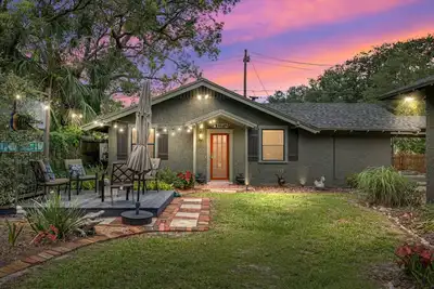 Image de One Bedroom one bath bungalow in the Lake Morton Historic District on Success.