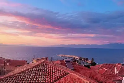 Image de Your Koroni Escape Starts Here: Central Apartment near Zaga Beach and Tavernas.