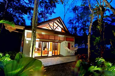 Image de Bodhi House. Maison tropicale de style balinais