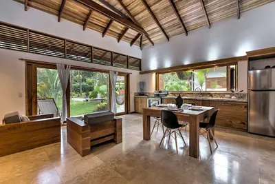 Image de Nirvana House. Maison tropicale de style balinais