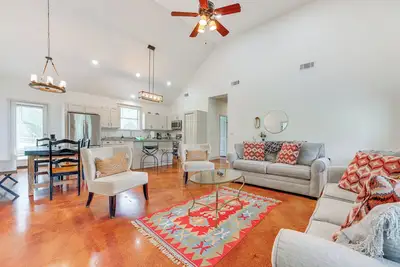Image de San Marcos Home w/ Fire Pit ~ 10 Mi to Downtown!