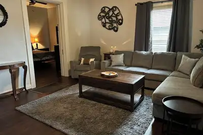 Image de Cozy quiet home for family & friends off of old historical Camp Bowie.