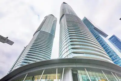 Image de Luxury waterfront 3 bed 2 bath Downtown Condo & One Parking