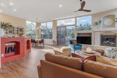 Image de Luxury Casa, Centrally Located With Grand Red Rock Views