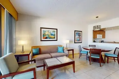 Stylish 1br Condo at Park Royal Club Cala with Kid's Pool