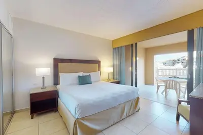 Elegant 1br Condo at Park Royal Club Cala with Pool