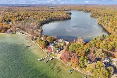 Image de Luxury lakefront escape near Gun Lake