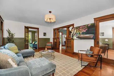 Image de Family-sized historic home with game room! Walk to Nd