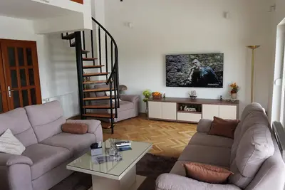 Image de Apartment Zona - Luxury Three Bedroom Apartment with Balcony