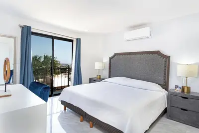 Image de Sky & Ocean-View Suite In Heart of Cabo!