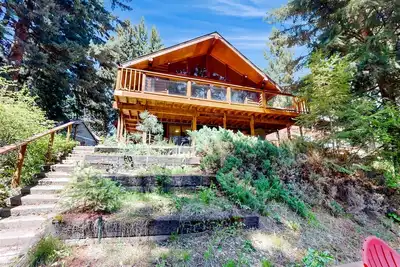 Image de Rustic log cabin with private hot tub, firepit, wood stove and golf nearby