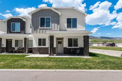 Image de 2 Bedroom Bear Lake Townhome - Main floor - Downtown location close to shopping