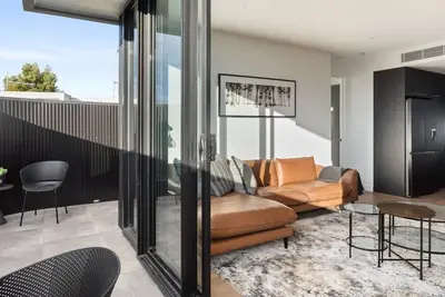 Image de Sierra Rose - The contemporary townhouse situated to the rear of a boutique complex of three.