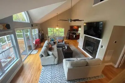 Image de Cozy Lake house with private dock, kayak, canoe, and beach access. Pet Friendly!