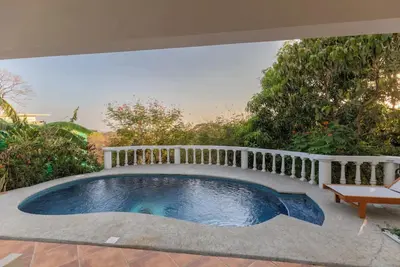 Image de Enjoy your sunsets at this Ocean View Apt