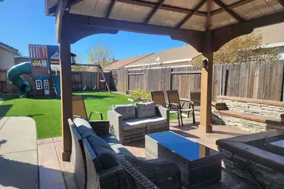 Image de Home Away From Home! \nFamily Friendly near popular attractions in Elk Grove!
